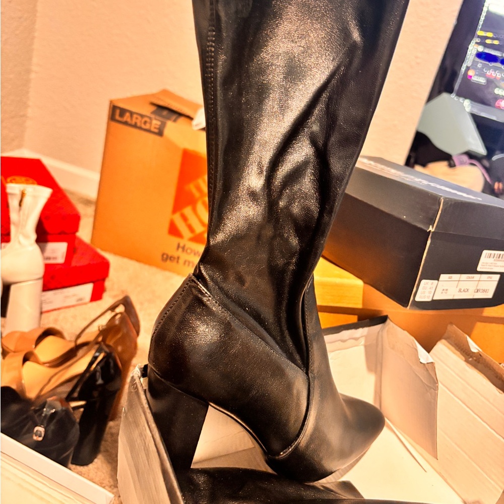 Elegant Black Knee-High Women's Boots